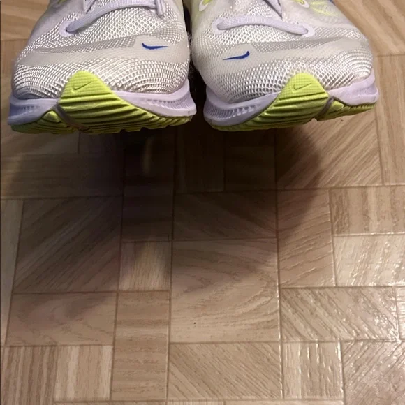 Nike Women's White and Lavender Athletic Shoes - Picture 7 of 8